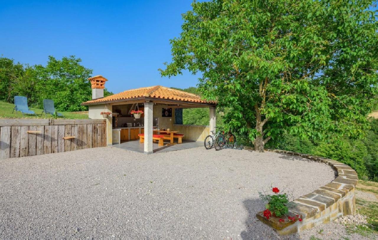 Guesthouse Gospodi Cerovlje Екстериор снимка