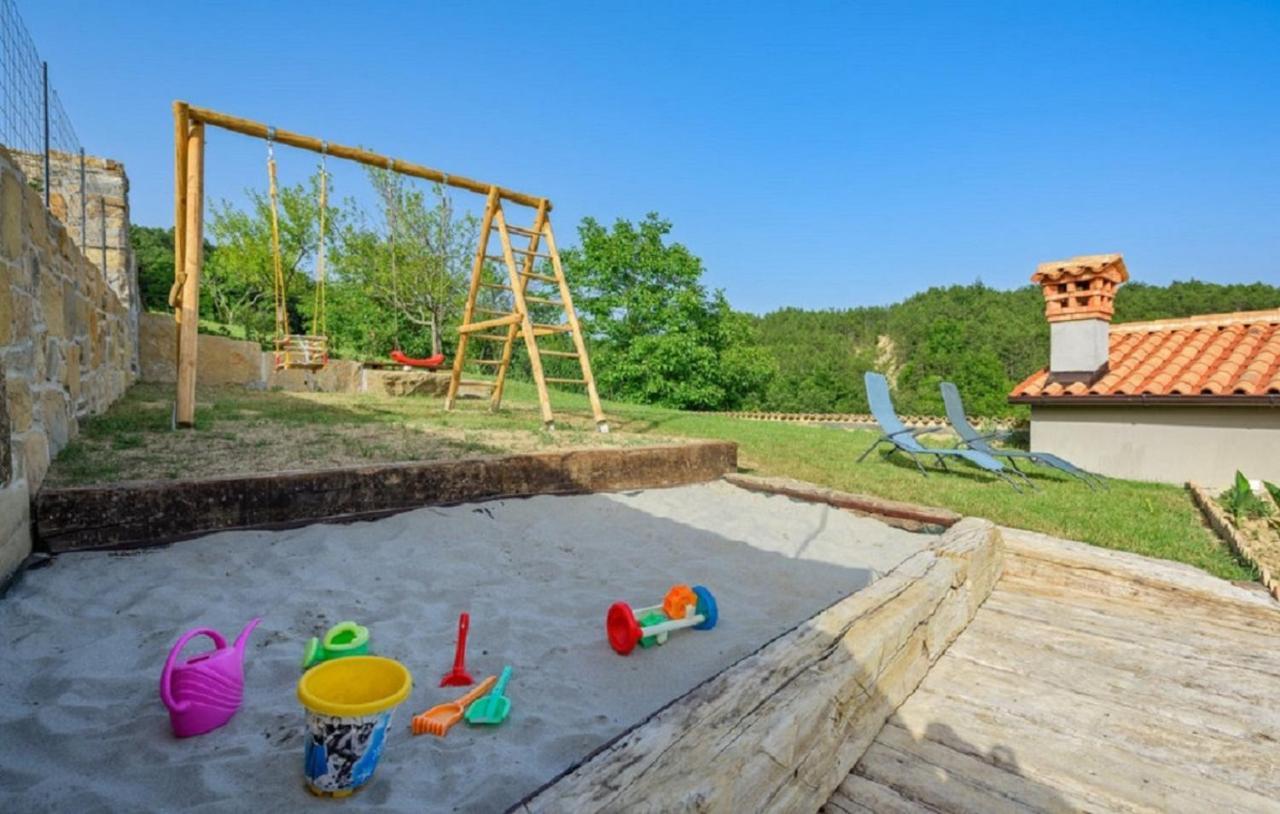 Guesthouse Gospodi Cerovlje Екстериор снимка